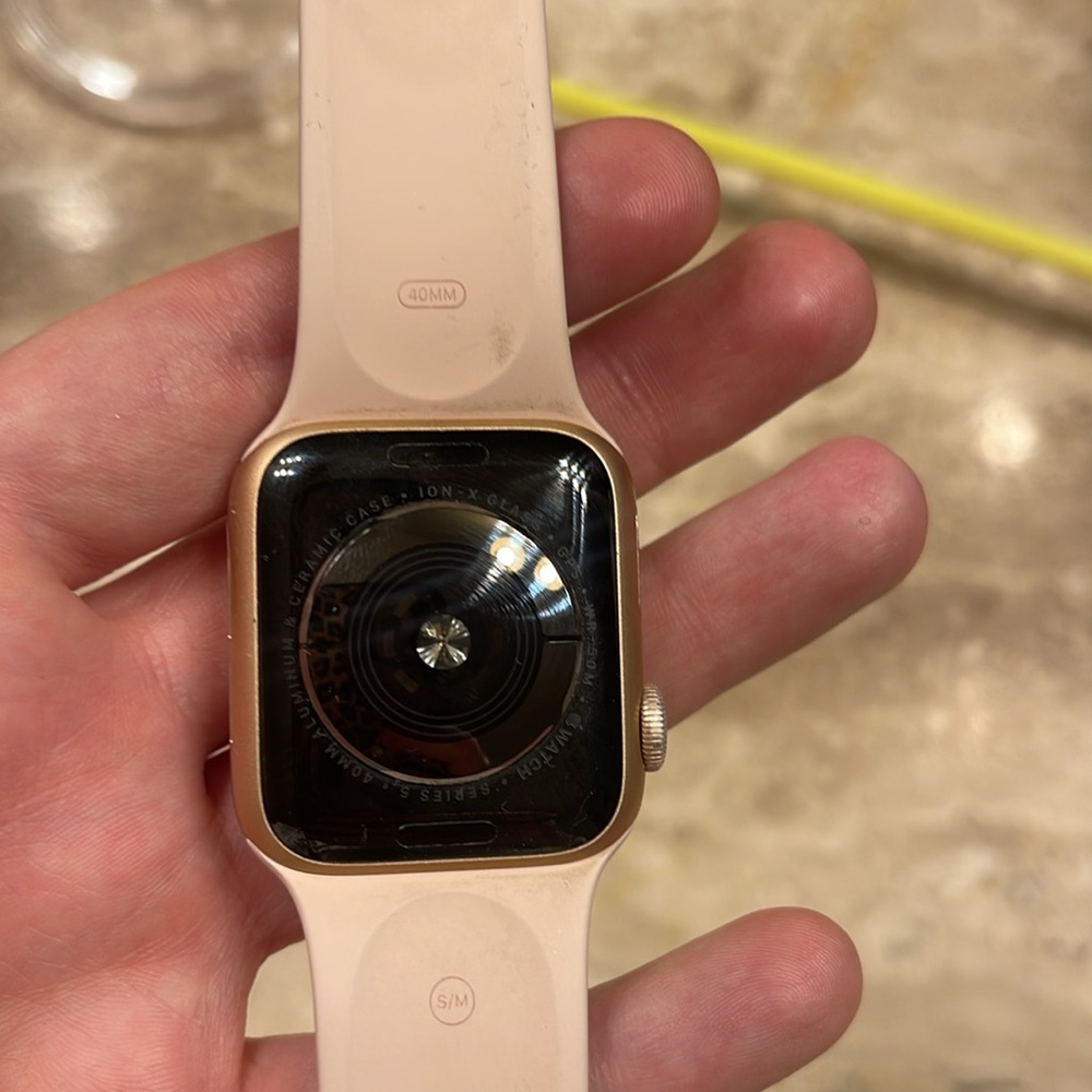 Apple Watch Series 5 - Picture 2 of 4